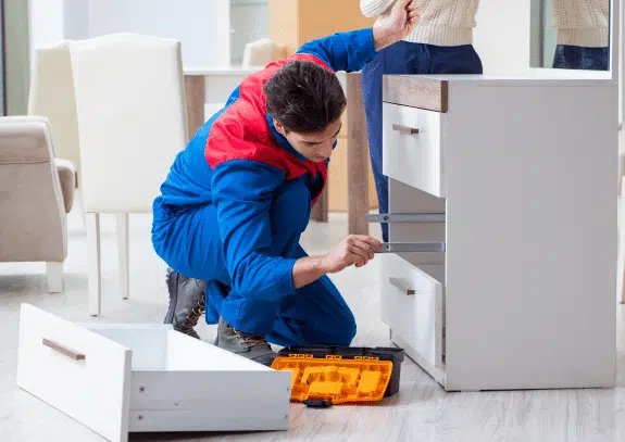 ¿Cuáles son las principales ventajas de trabajar con empresas recogida de muebles?​